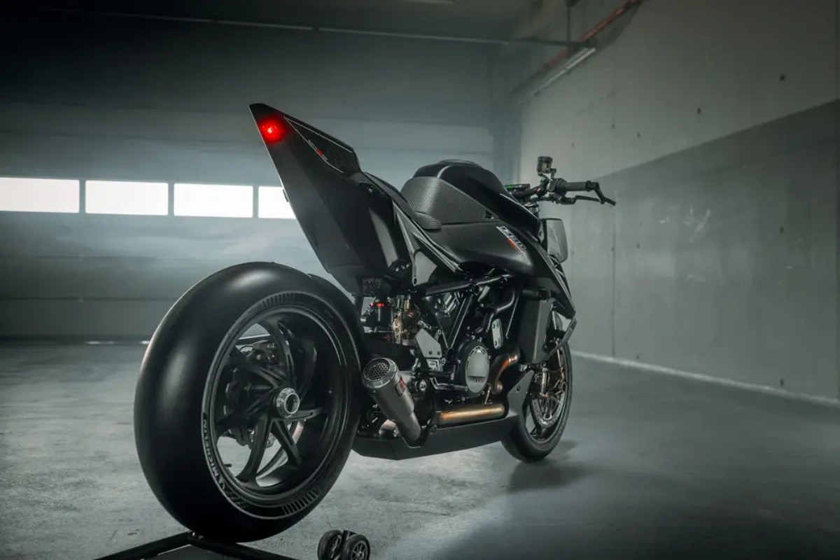 ktm 1390 super duke rr track 2