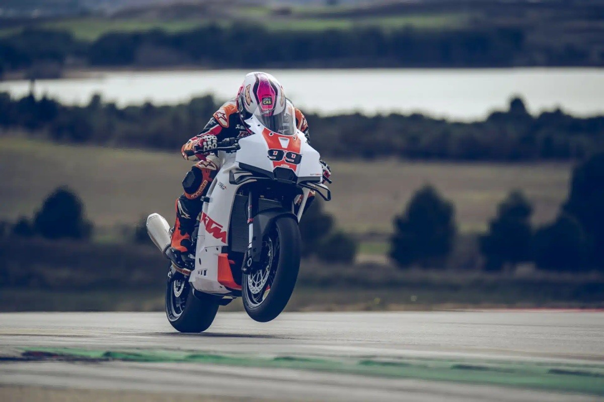 Fotos KTM 990 RC R Track: así es la versión para pista de la nueva deportiva de la firma