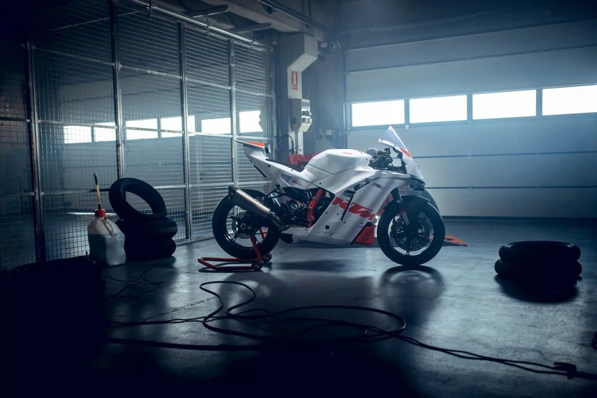 2026 KTM 990 RC R TRACK 2