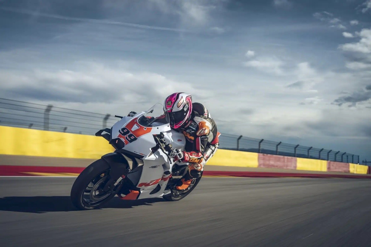 2026 KTM 990 RC R TRACK 3