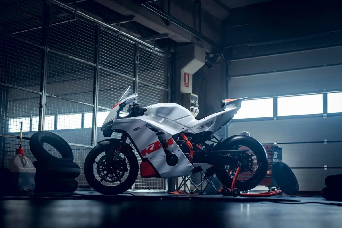 2026 KTM 990 RC R TRACK 4