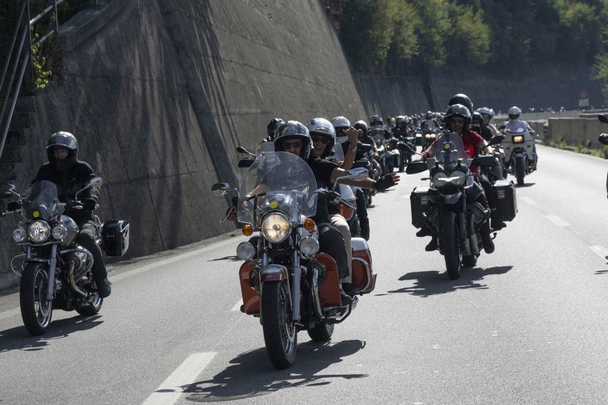 Fotos Más de 60,000 entusiastas se reunieron en la fiesta de los Moto Guzzi World Days 2026
