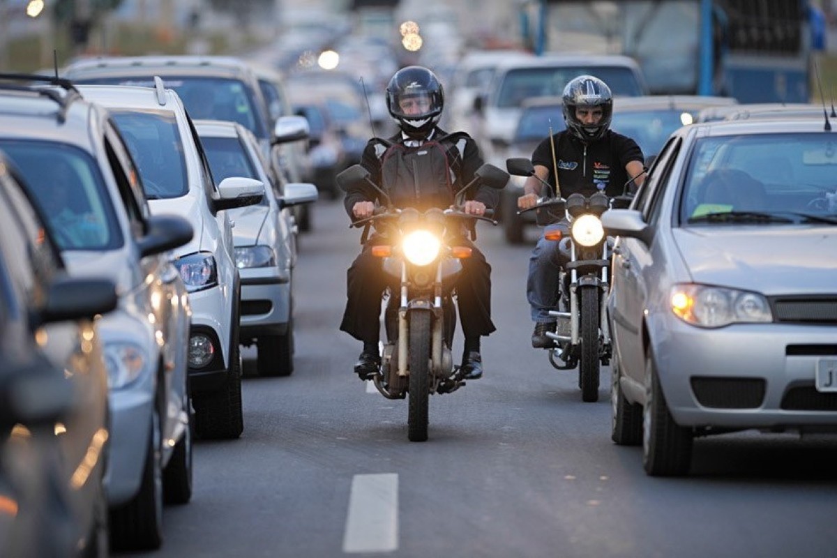 Fotos Multa de hasta 2,346 pesos por circular entre carriles en motocicleta en CDMX, aunque hay una excepción