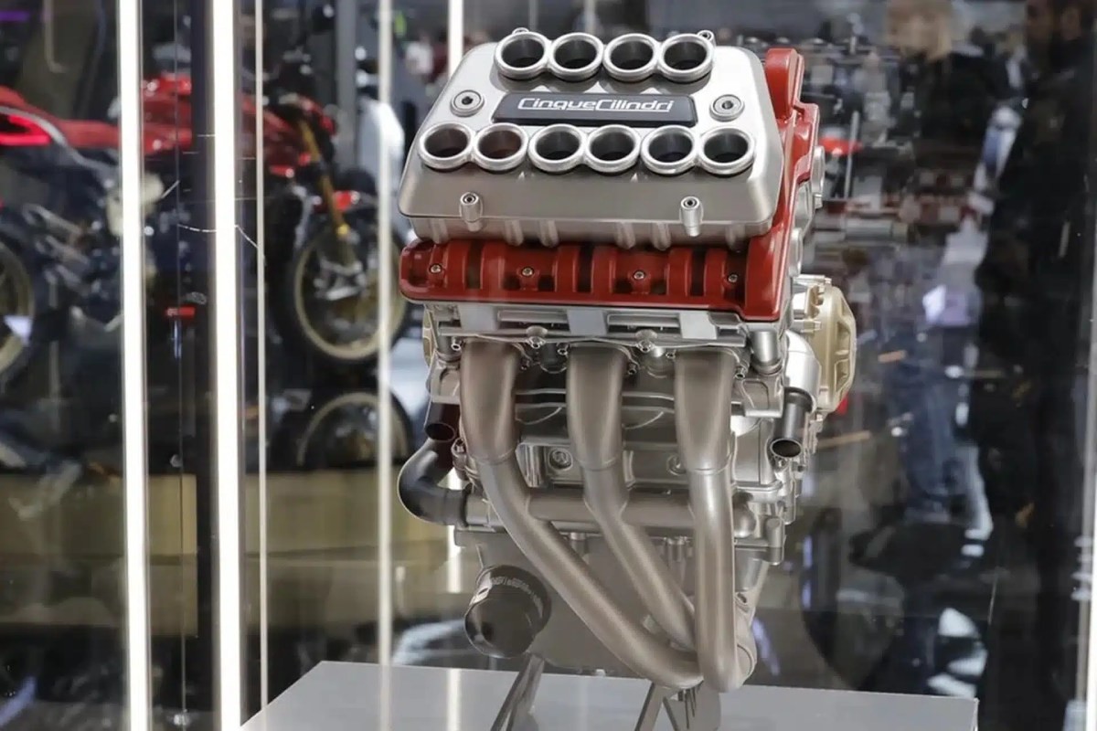 motor v5 mv agusta 2