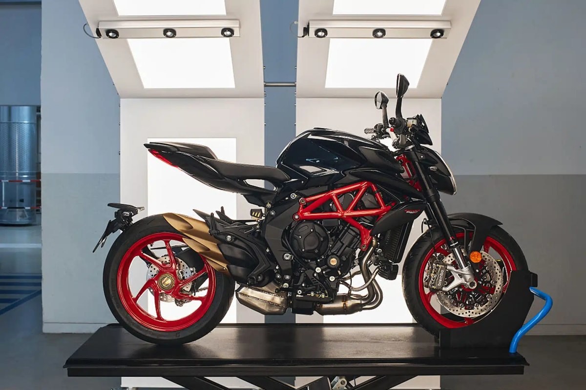 Fotos MV Agusta Brutale 800 2026 Nero Carbonio: cambia de piel y de personalidad