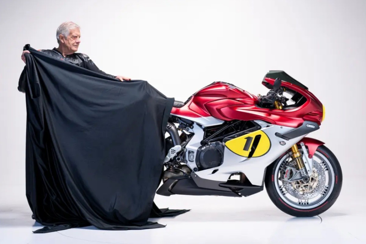Fotos MV Agusta Superveloce 1000 Ago: la espectacular moto que rinde homenaje al campeón de GP Giacomo Agostini