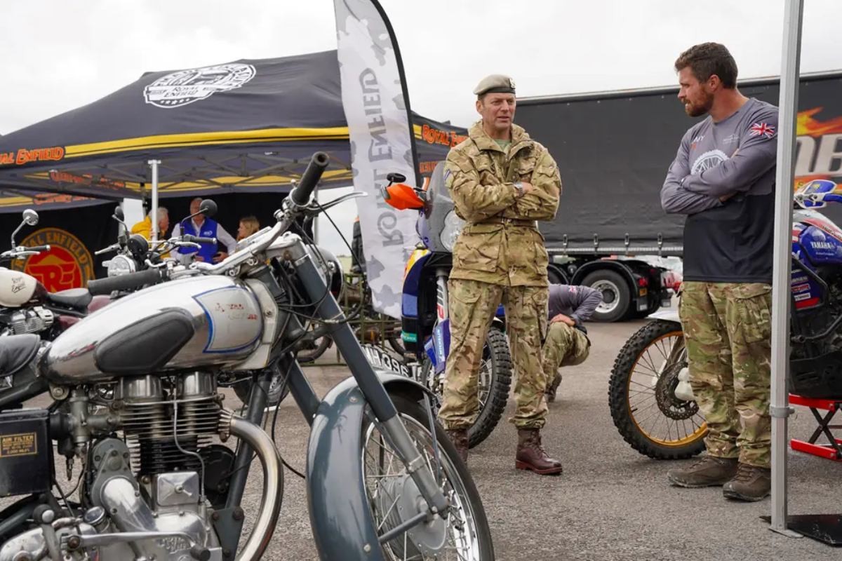 Fotos Royal Enfield reavivó su histórica conexión militar al suministrar al grupo British Army Motorised Adventure motos Himalayan 450