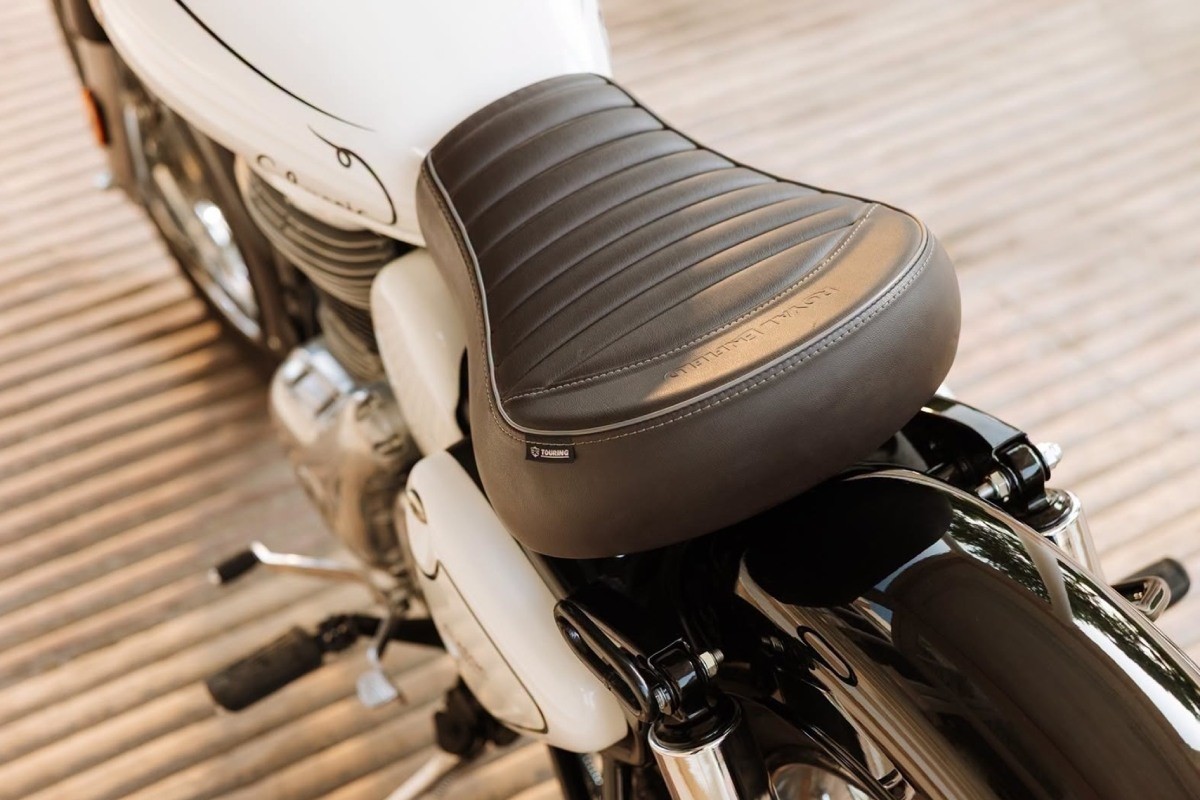 royal enfield Classic 350 Signature White Edition 3