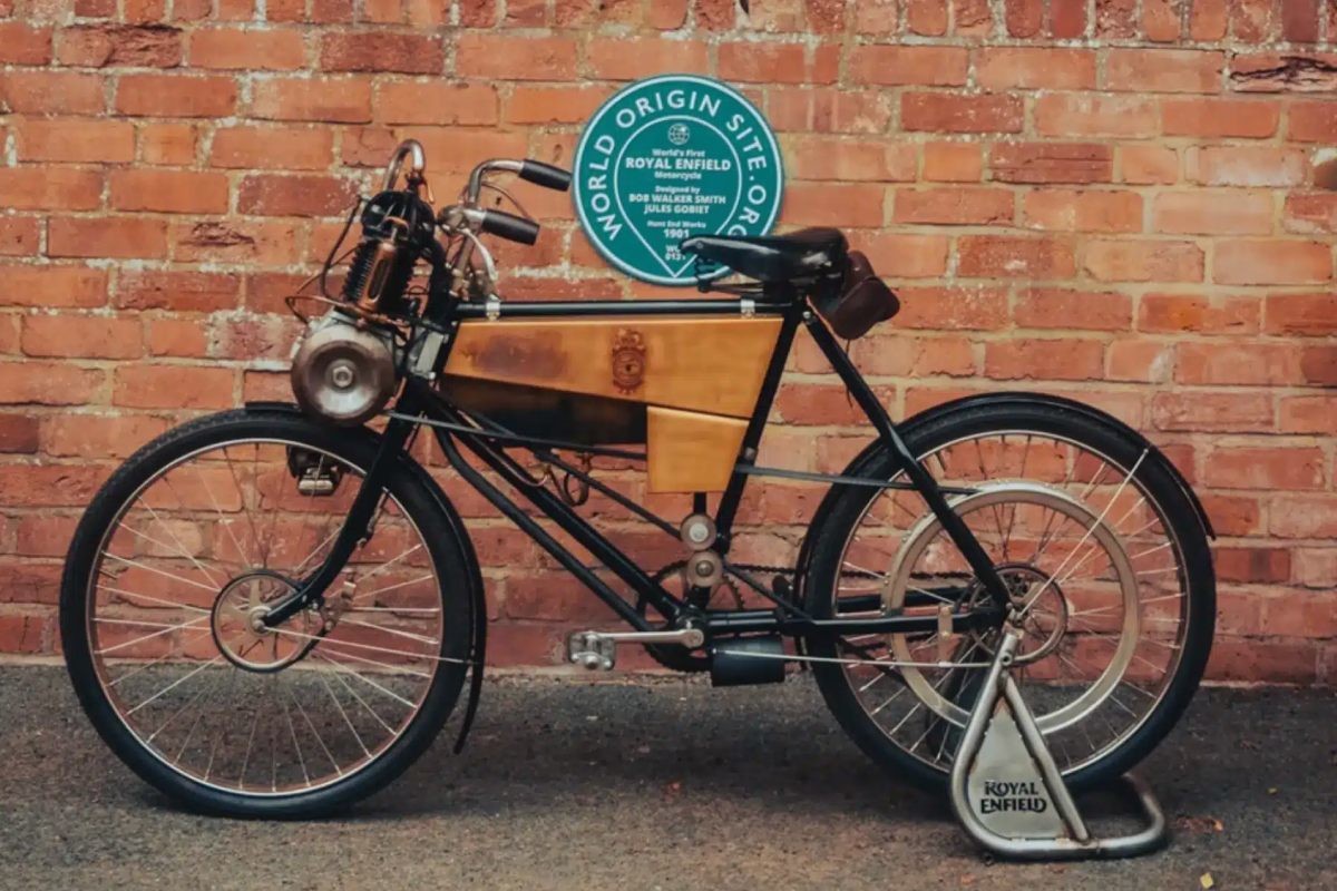 Fotos Royal Enfield colocó una placa conmemorativa que señala el sitio original donde comenzó su historia, hace 125 años