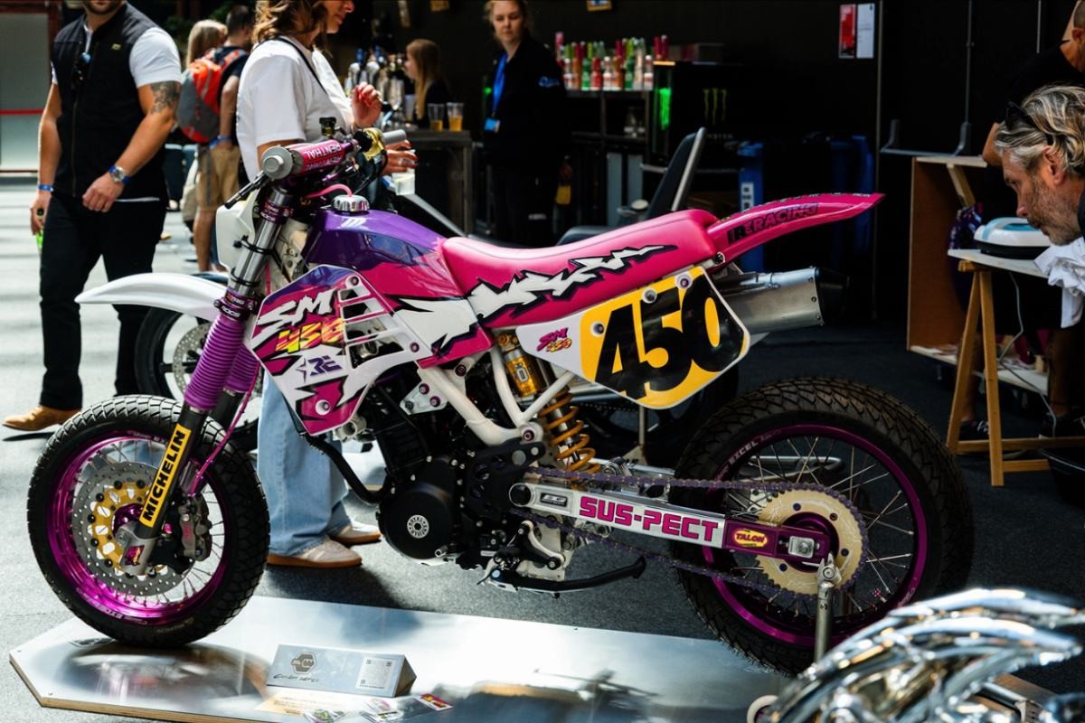 Fotos Cultura juvenil de los 90 y largas suspensiones: las claves de la espectacular transformación de esta Royal Enfield GRR 450