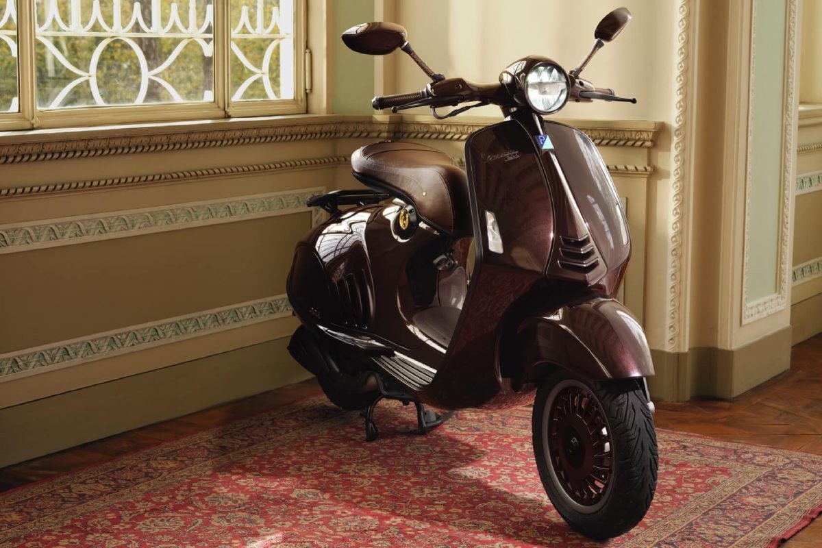 vespa 946 horse 2