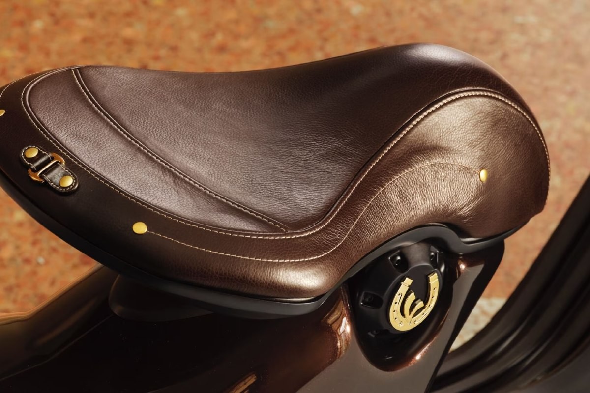 vespa 946 horse 3