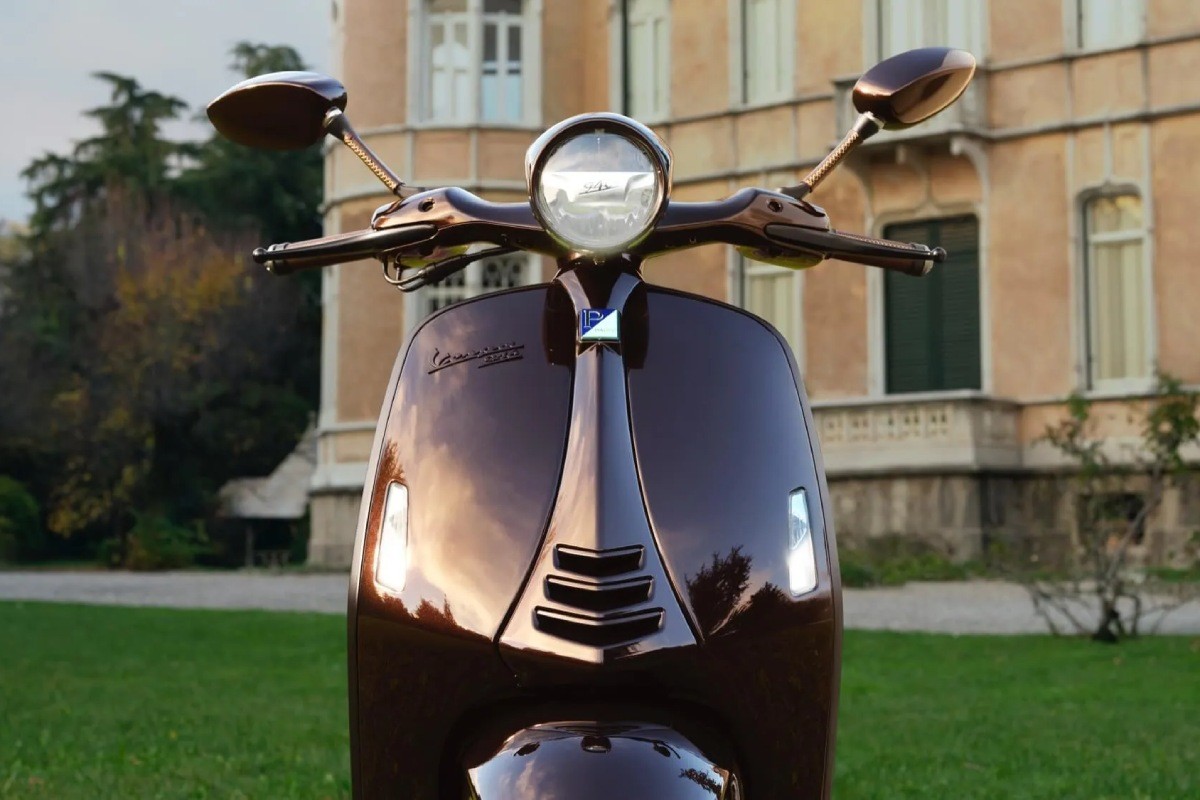 vespa 946 horse 4
