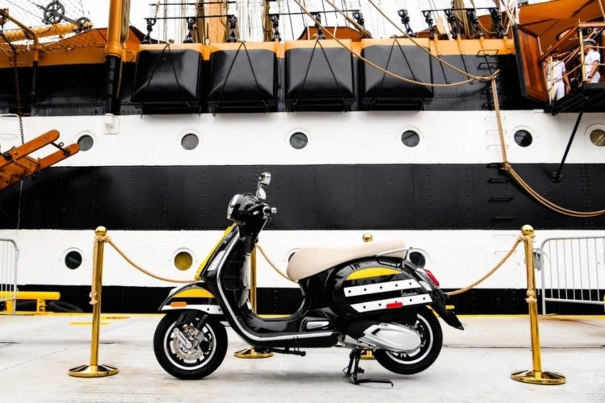 Fotos Así es la Vespa Amerigo Vespucci: una edición especial inspirada en el buque escuela más famoso de Italia