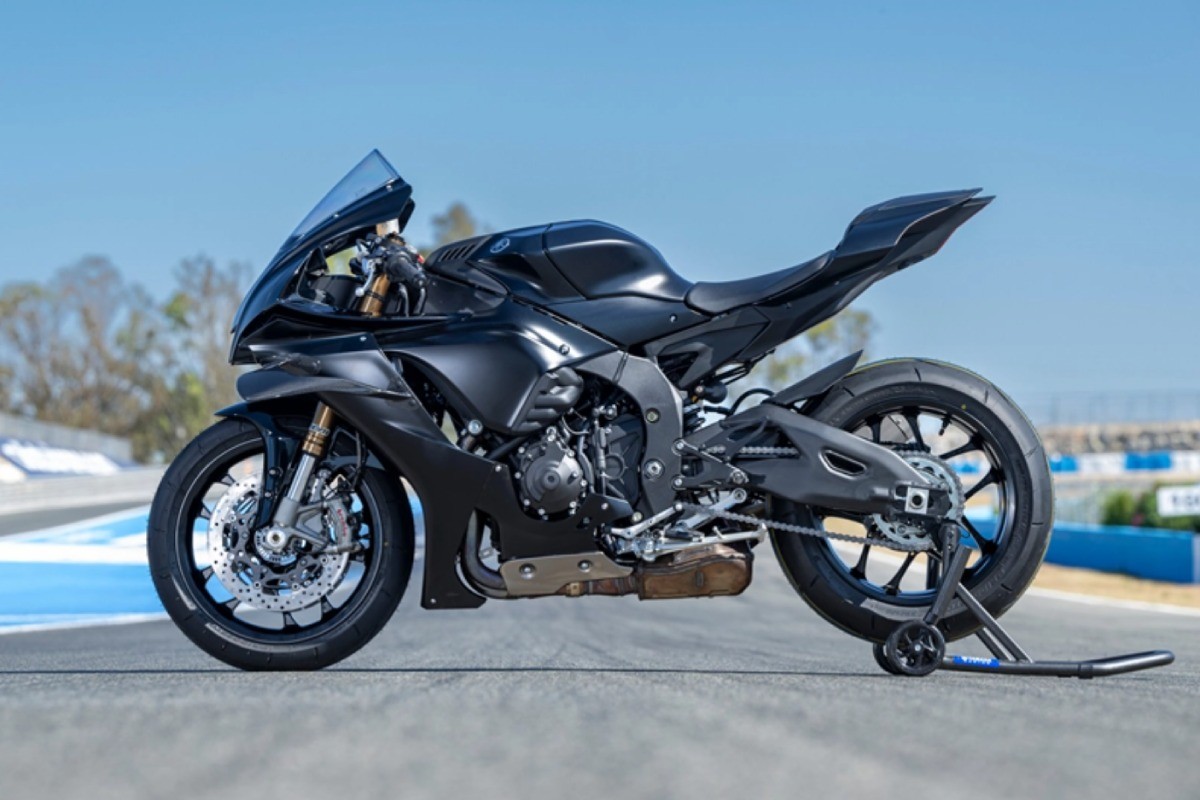 yamaha r1 patente 2025 1