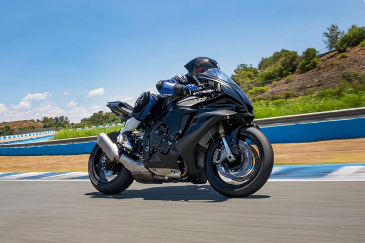 yamaha r1 patente 2025 2