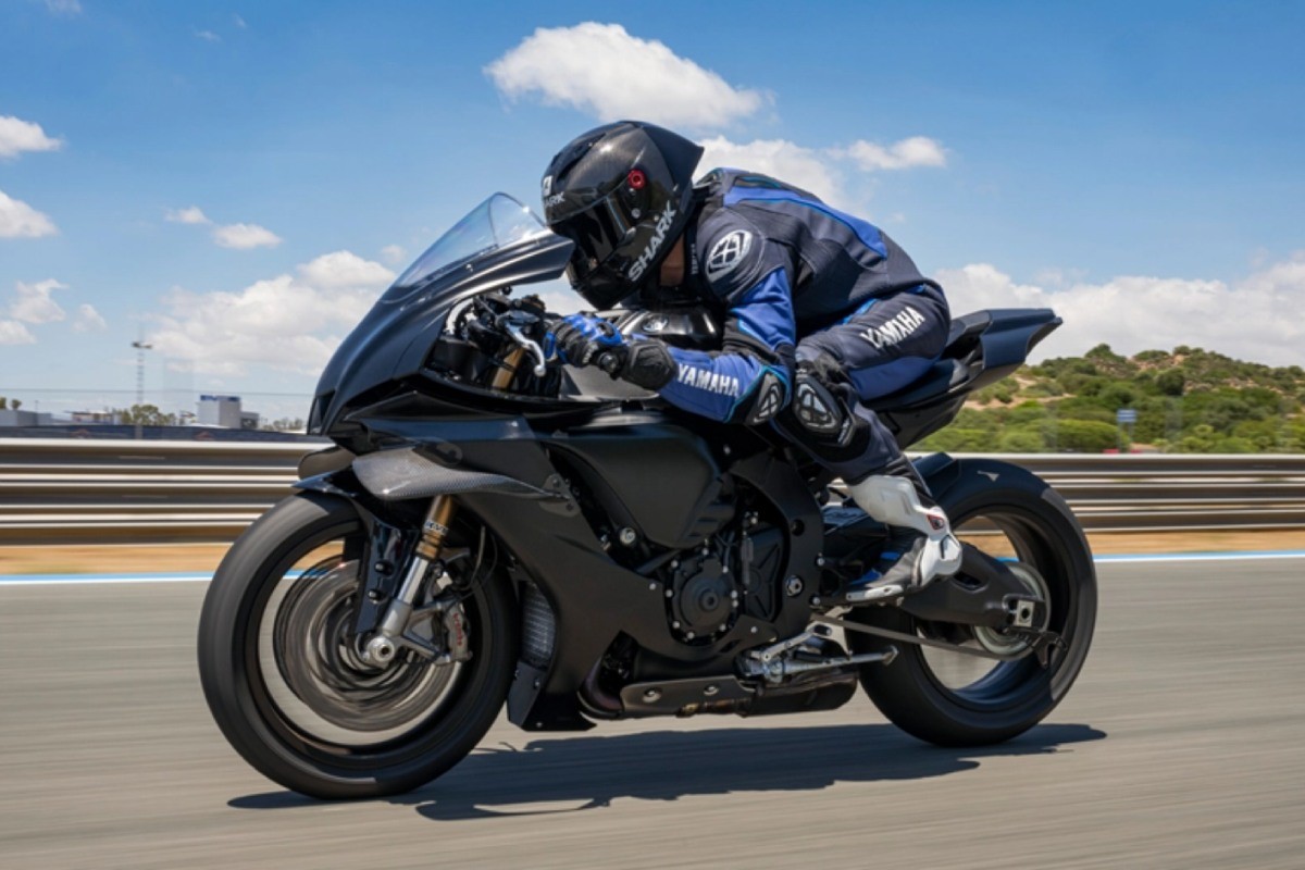 yamaha r1 patente 2025 3