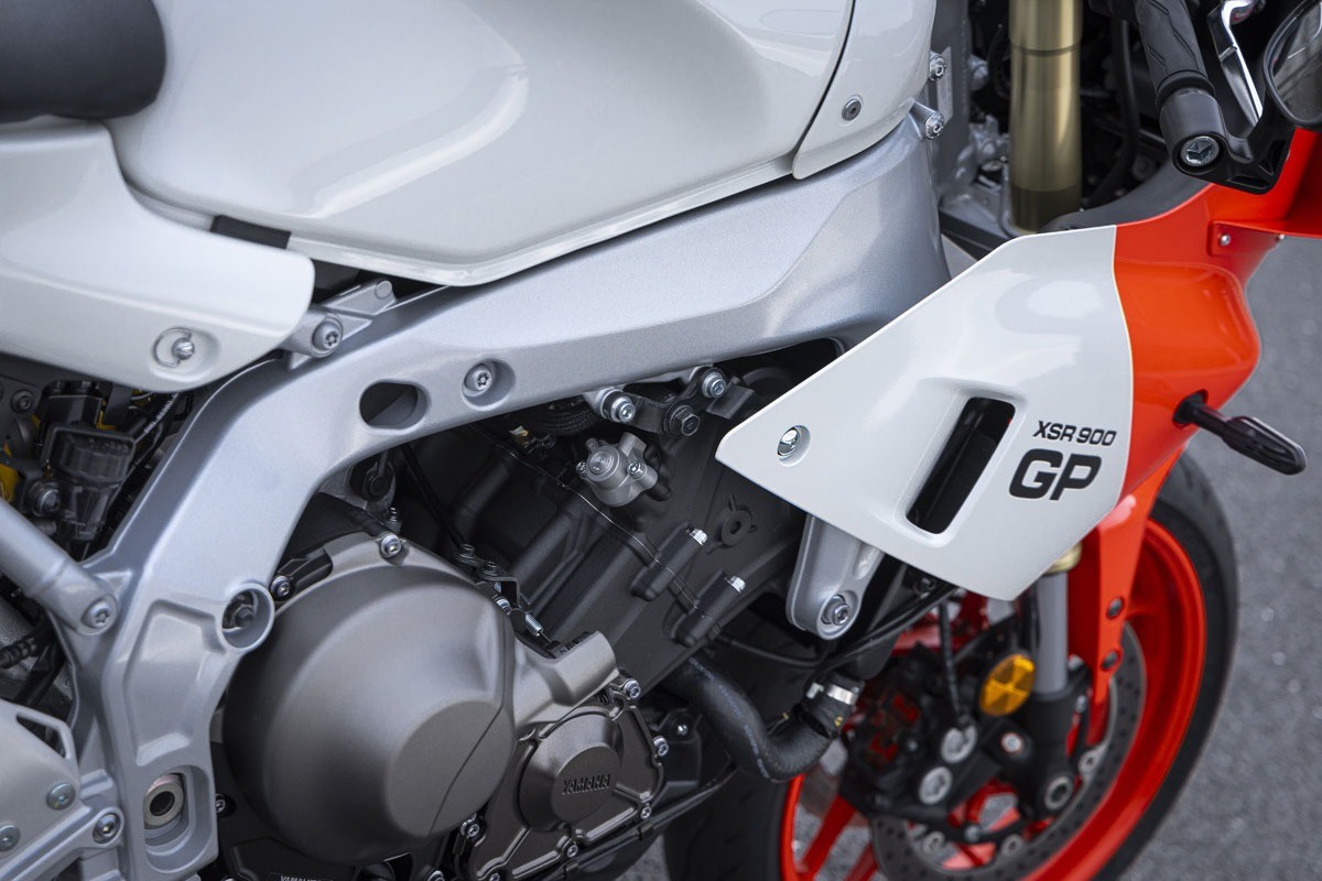 prueba yamaha xsr900 gp accion 1