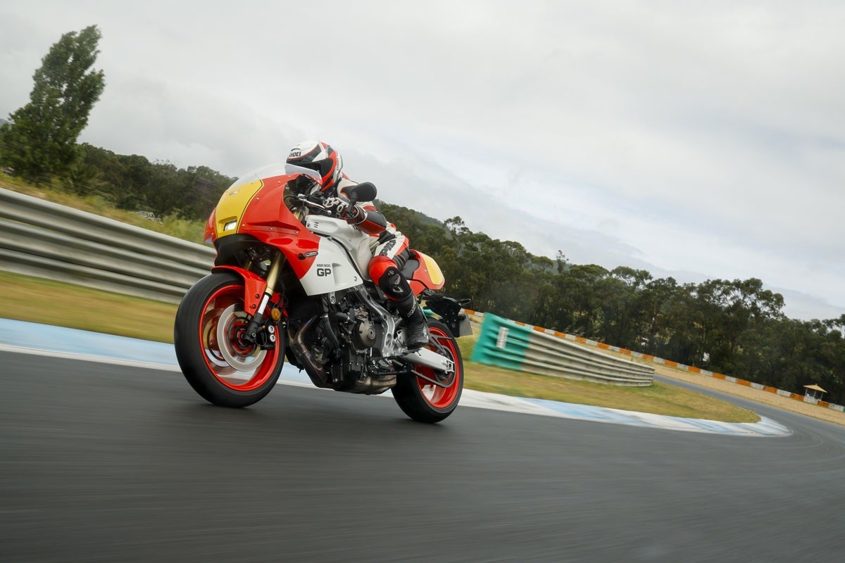 prueba yamaha xsr900 gp accion 2