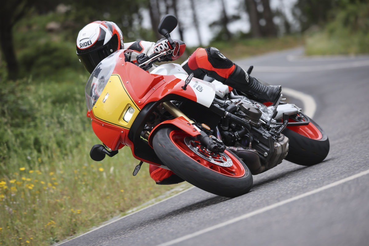 prueba yamaha xsr900 gp accion 3