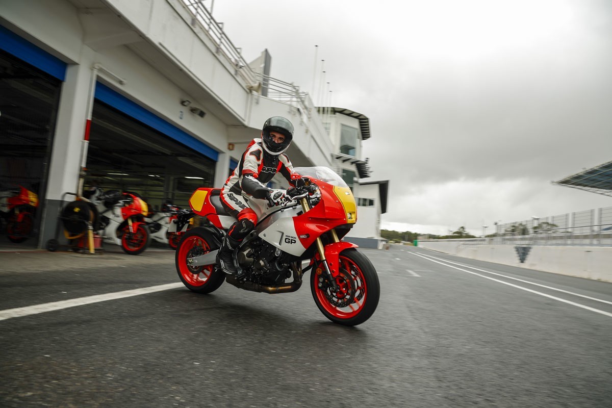 prueba yamaha xsr900 gp accion 6