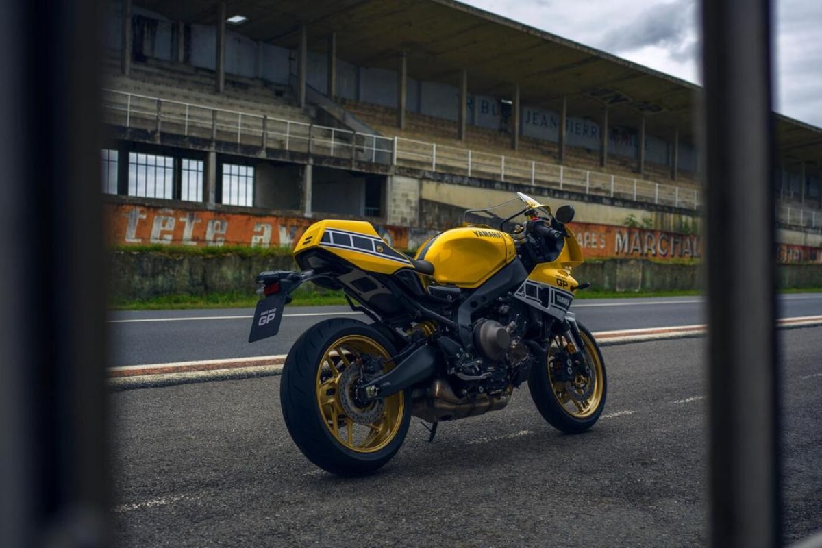 yamaha xsr900 gp kenny roberts 2