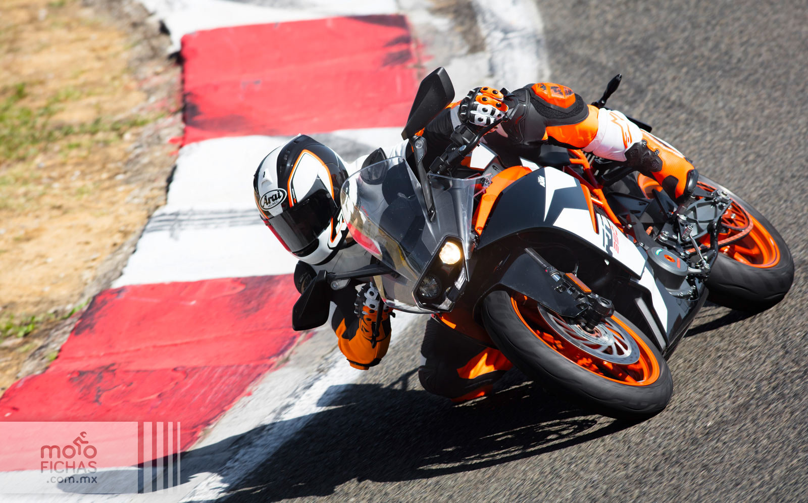 06-ktm-rc-390-2017-accion.jpg